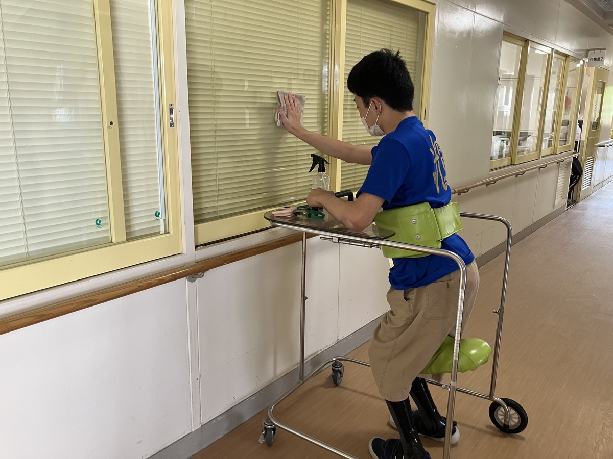 窓ふき（SRC使用）