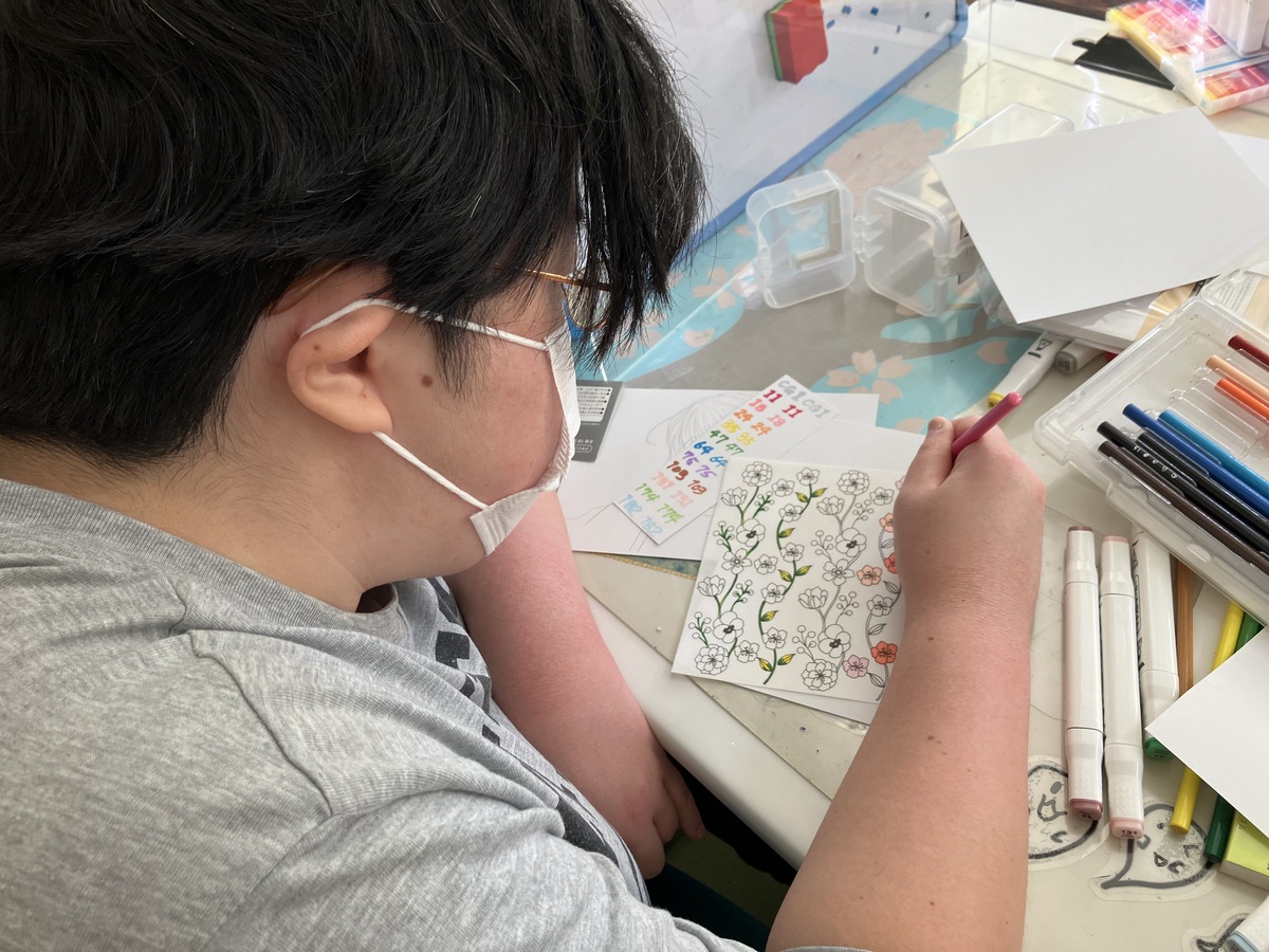 絵をかいたり、工作したり